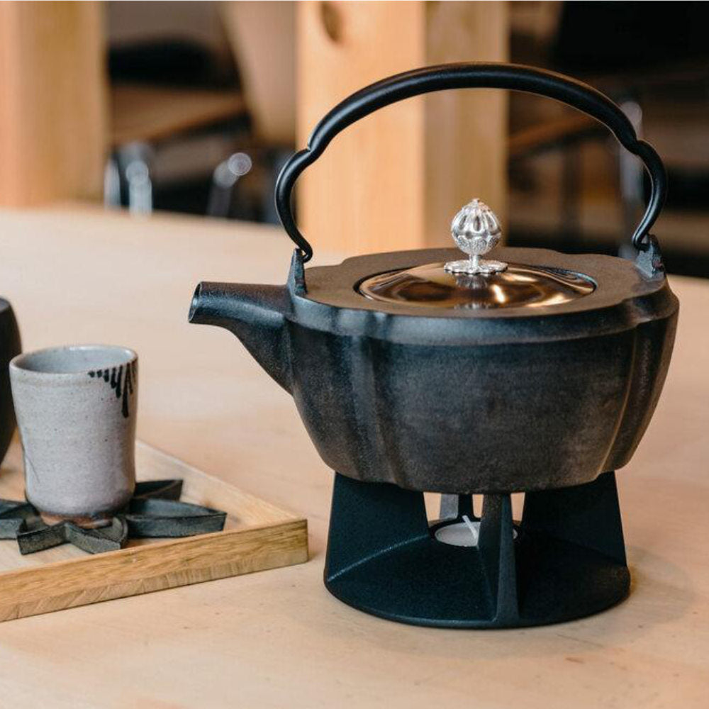 Crest Collection Cast Iron Tea Pots : Pre-order-Chushin Kobo Iron Kettles-Gourd 1L-Japan-Best.net